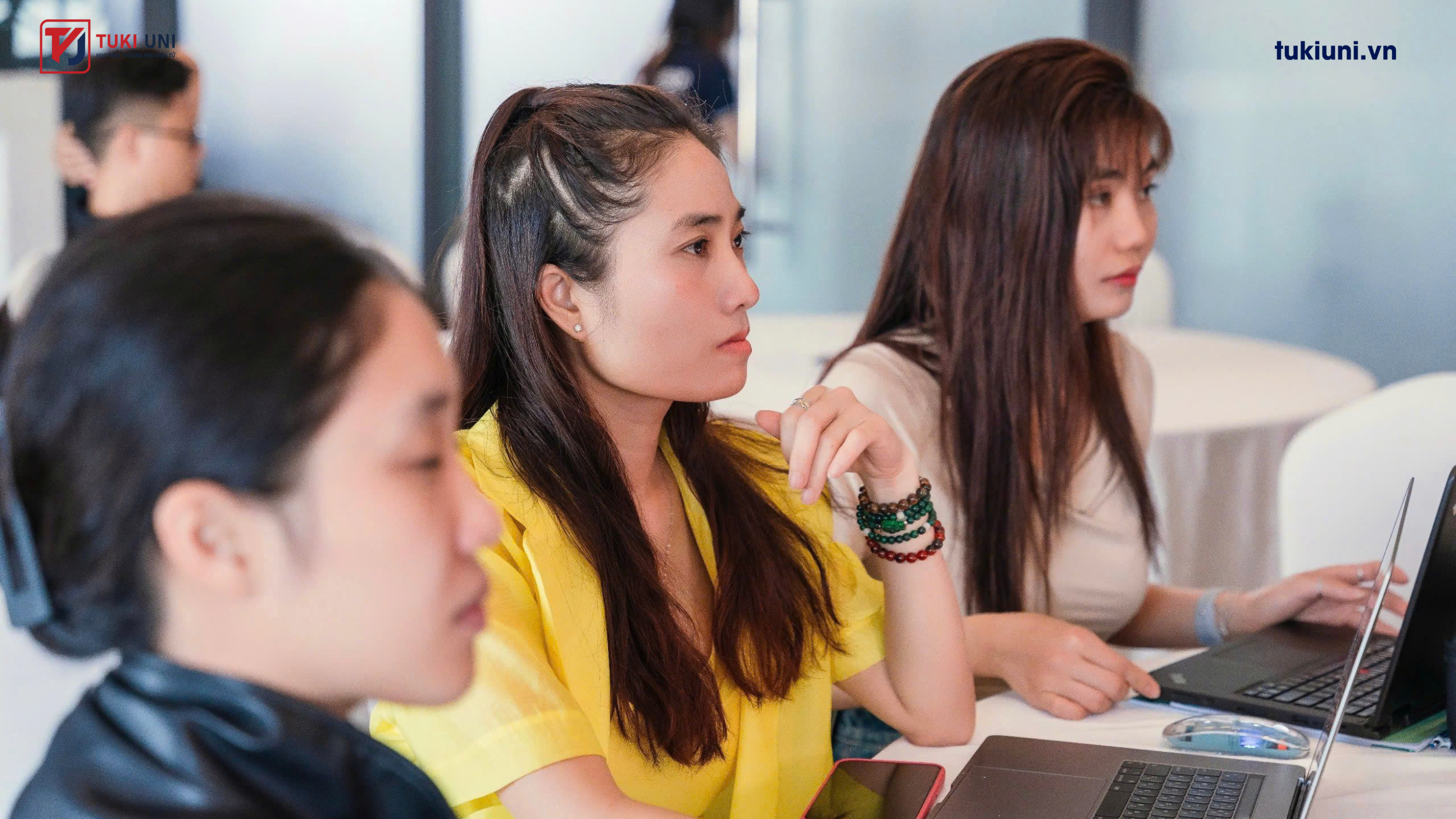 Hành trình bán hàng Shopee từ 150 đến 500+ triệu/tháng của chị Uyên cùng Tuki Uni 