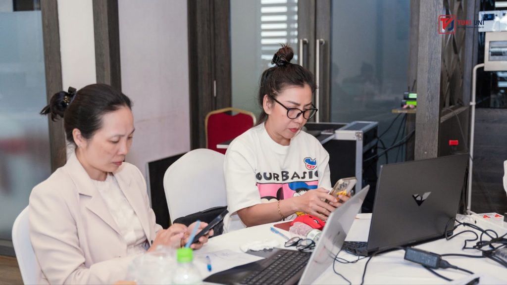 Chị Hạnh luôn cố gắng trau dồi và nâng cao kỹ năng mỗi ngày