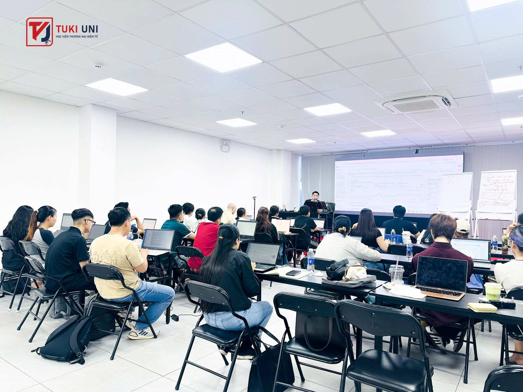 Hình ảnh khóa học Shopee Pro xây dựng đội ngũ vận hành tinh gọn tại TUKI UNI